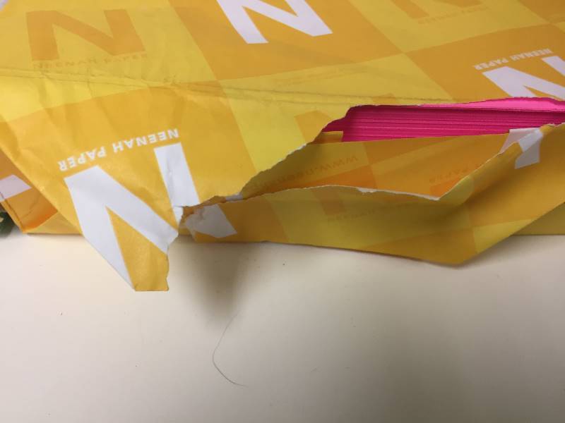 lot 54 image: 1000 Sheets of Premium Paper - Green & Bright Pink