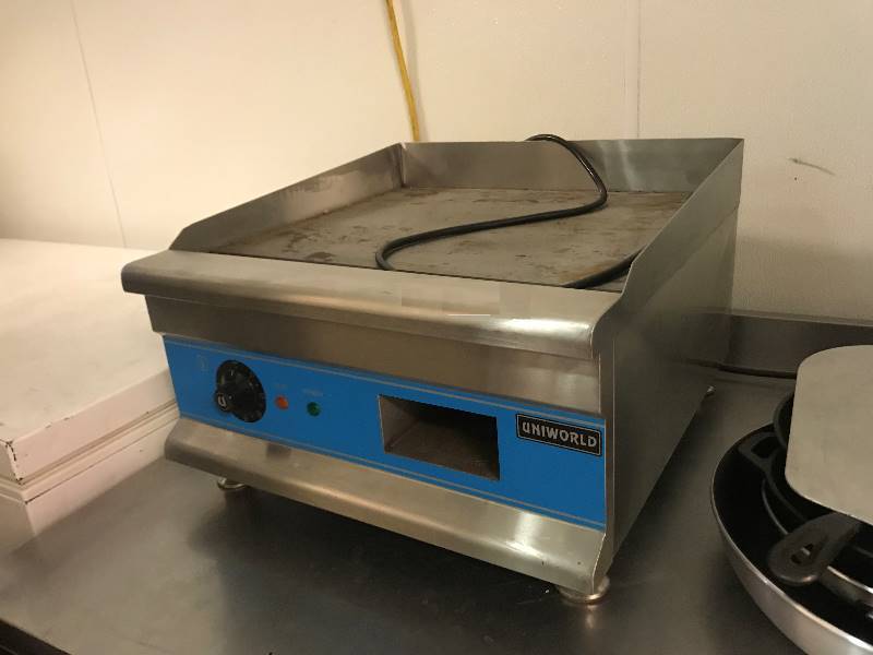 lot 73 image: Uniworld 20inch Flat Griddle, Model UGR-CH20, 110V