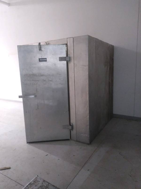 lot 4 image: Walk in Cooler 72 X72 X91 Remote Compressor