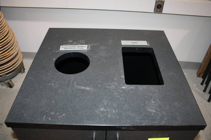 lot 205 image: GarbageRecyclable Container
