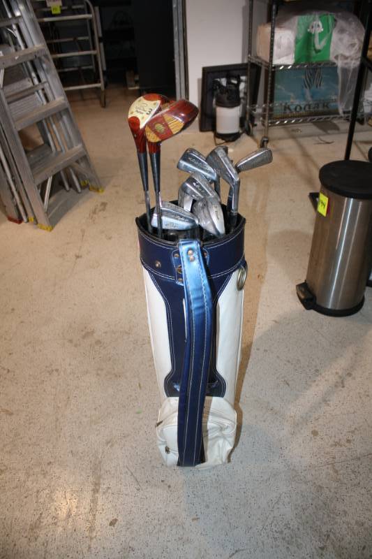lot 301 image: Golf Club Set