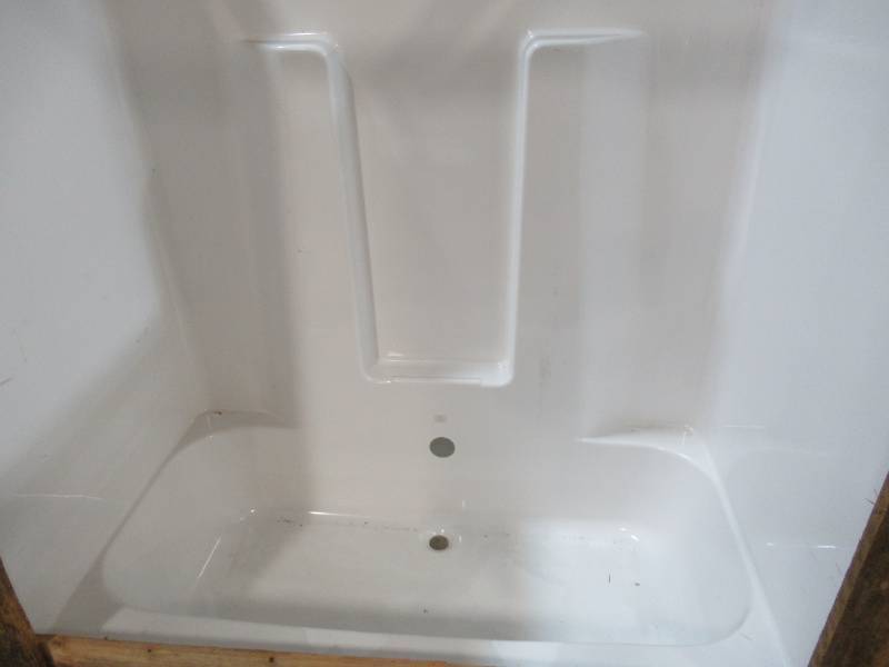 lot 49 image: CRACKED LH WALL - Aquatic Gelcoat Tub and Shower Kit, Model 2543GC-WH
