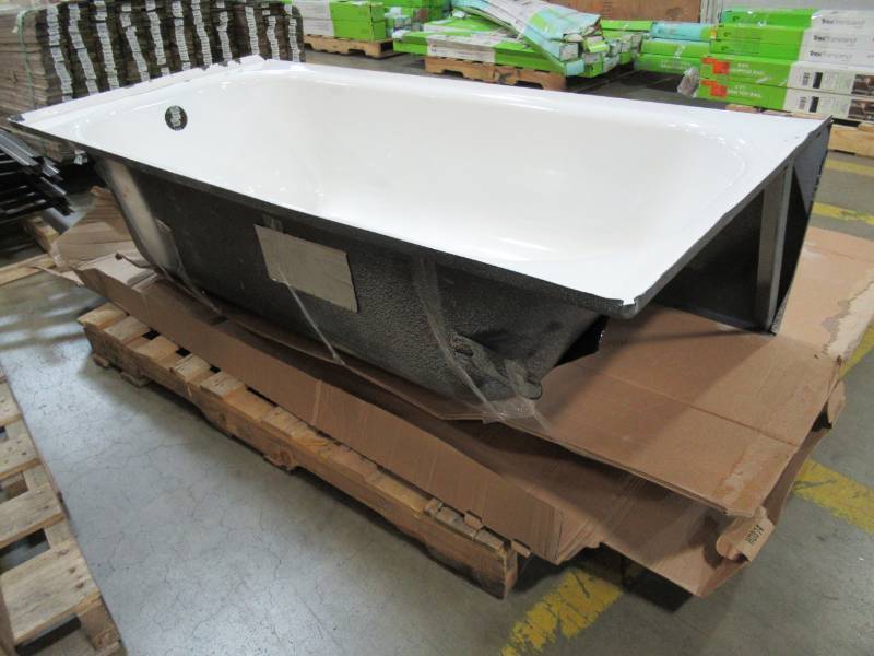 lot 32 image: Briggs Enameled Steel Rectangular Alcove Bathtub with Right-Hand Drain (Common 60-in x 30-in) 255879.0