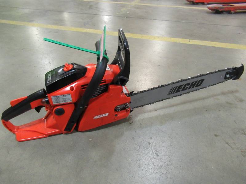 lot 13 image: ECHO 18 in. 40.2cc Gas Chainsaw, CS-400-18