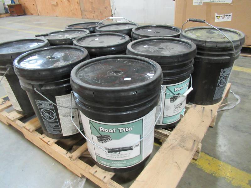 lot 38 image: 10 Roof Tite 4.75-Gallons Waterproofer Roof Sealant 6193-9-30