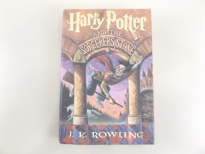 lot 6 image: First American Edition Harry Potter and the Sorcerers Stone Hardcover Book
