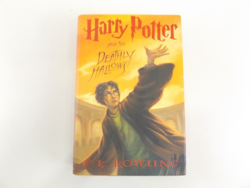 lot 9 image: First American Edition Harry Potter and the Deathly Hollows Hardcover Book