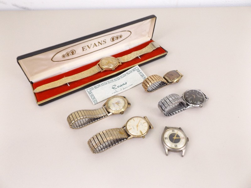 lot 45 image: Lot of Vintage Mens Swiss Movement Wristwatches 