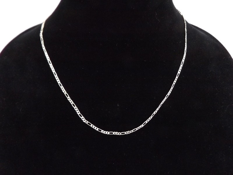 lot 69 image: .925 Sterling Silver Medium Figaro Link 19 Chain Necklace