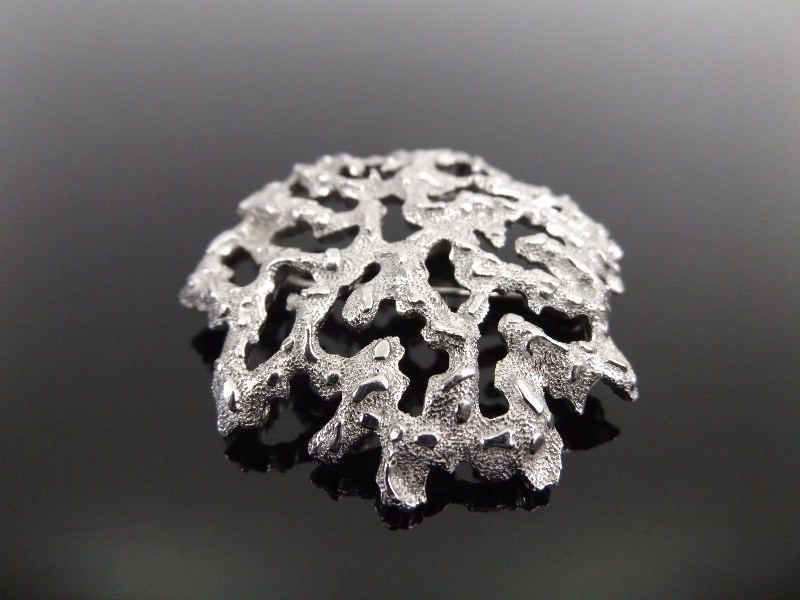 lot 81 image: Large Trifari Silver Metal Brooch