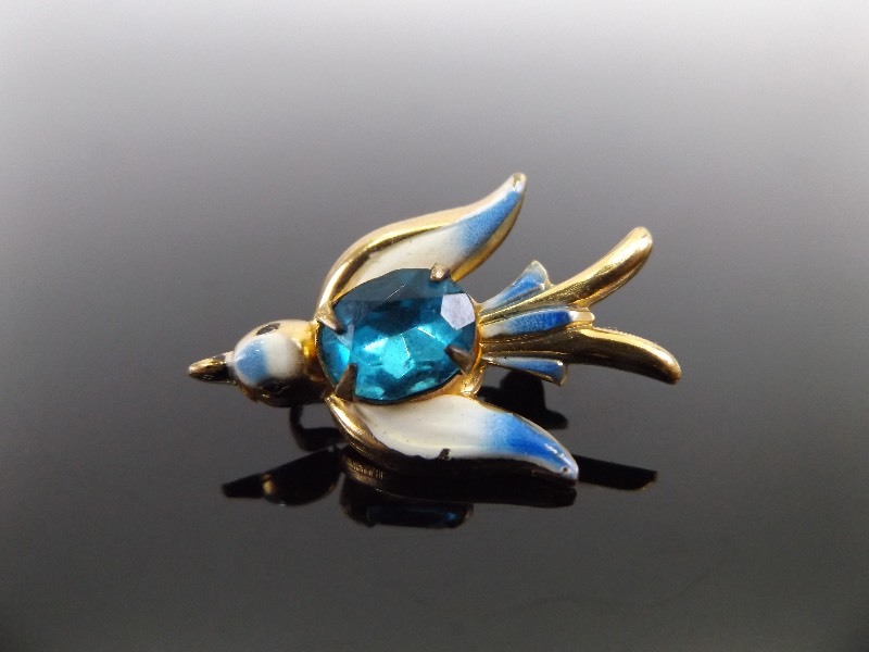 lot 83 image: Vintage Coro Gem Back Enamel Gold Metal Dove Brooch