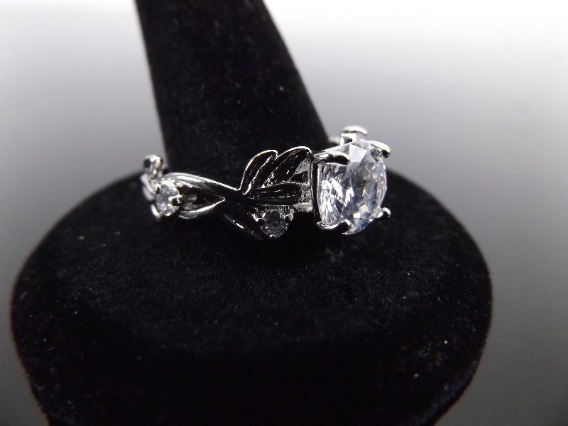 lot 94 image: .925 Sterling Silver Faceted Crystal Flower Ring&nbspSz 10
