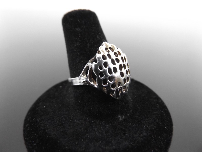 lot 96 image: .925 Sterling Silver Modern Ring&nbspSz 7