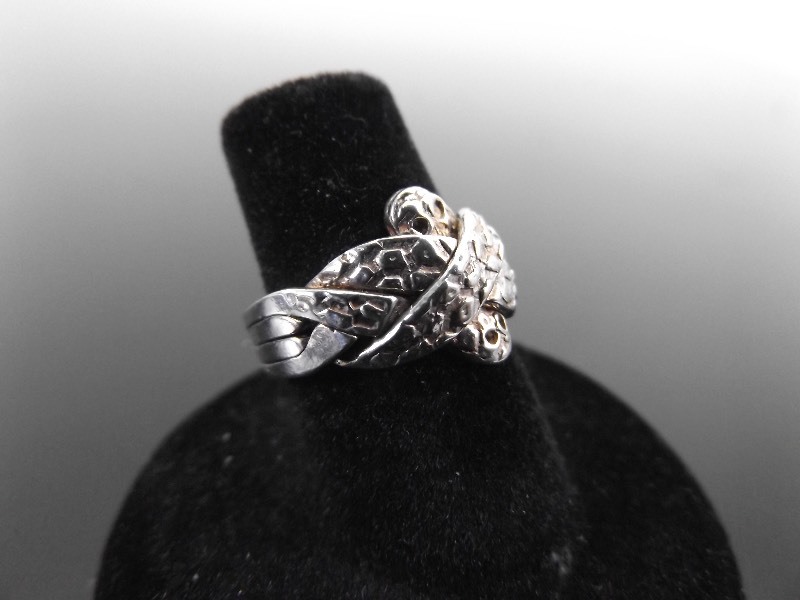 lot 99 image: .925 Sterling Silver Snake Puzzle Ring Sz 5.5