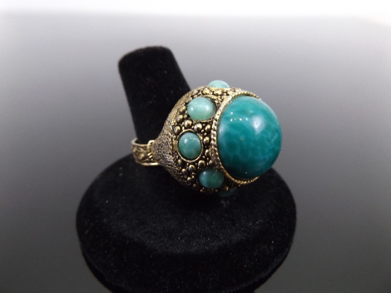 lot 102 image: Adjustable Size Green Turquoise and Sapphire Cabochon Cocktail Ring