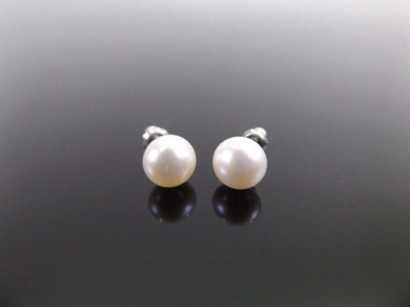 lot 105 image: .925 Sterling Silver Cultured Pearl Earrings