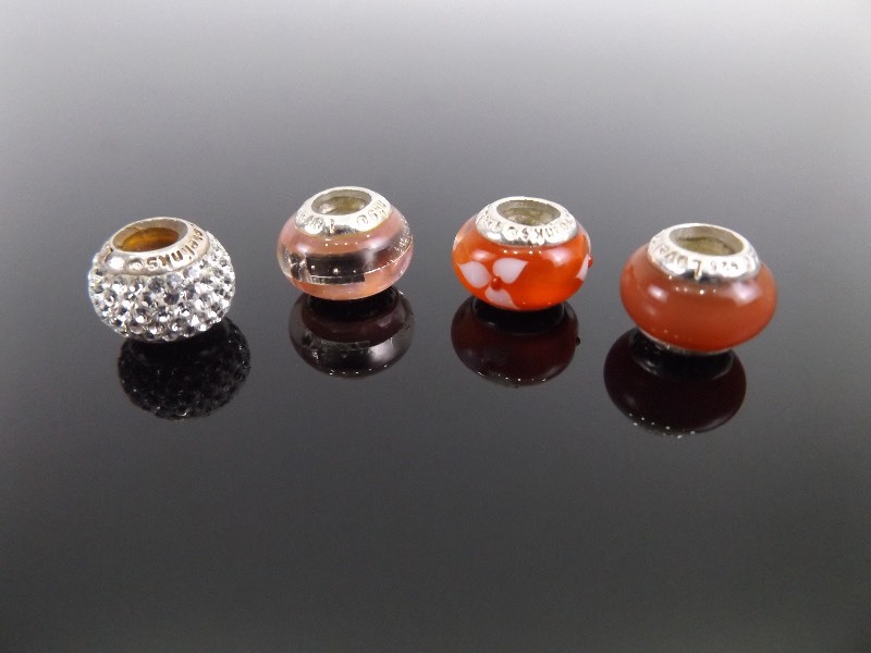 lot 146 image: 4 - .925 Sterling Silver Lovelinks Glass Beads