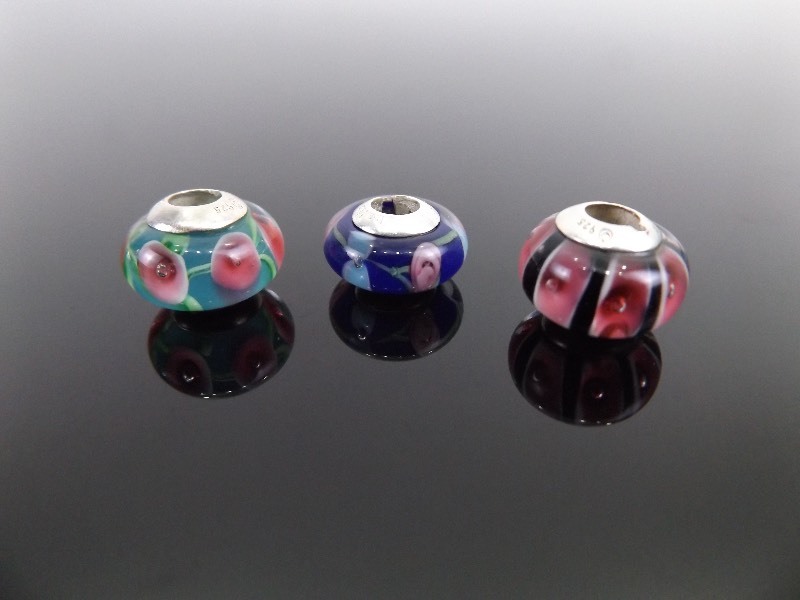 lot 147 image: 3 - .925 Sterling Silver Halia Glass Beads