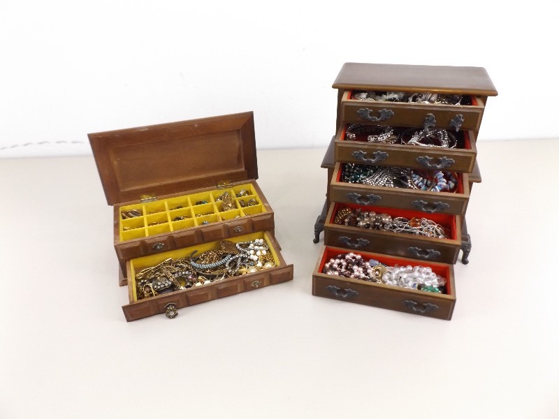 lot 150 image: 2 Jewelry Boxes FILLED with Vintage Costume Jewelry