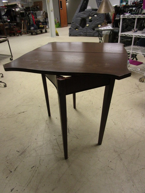lot 518 image: EXPANSION TABLE