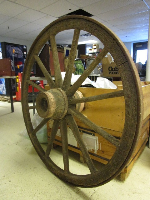 lot 523 image: WAGON WHEEL