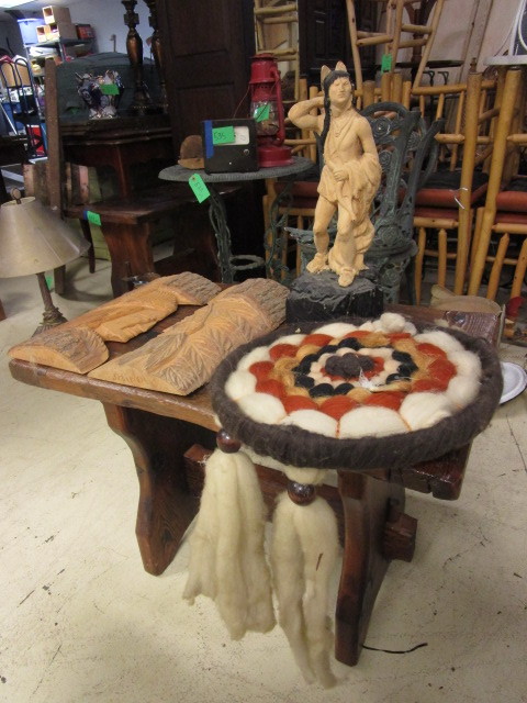 lot 540 image: FOUR NATIVE AMERICAN ART PIECES