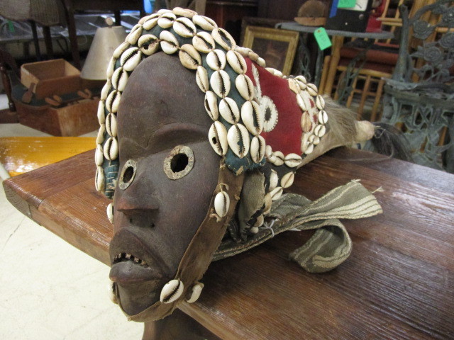 lot 562 image: DAN MASK WITH HEADDRESS