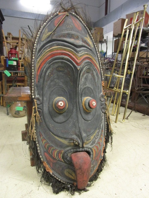 lot 563 image: AFRICAN OR SOUTH AMERICAN MASK