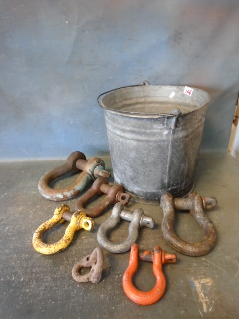 Metal Bucket of Chain Couplers