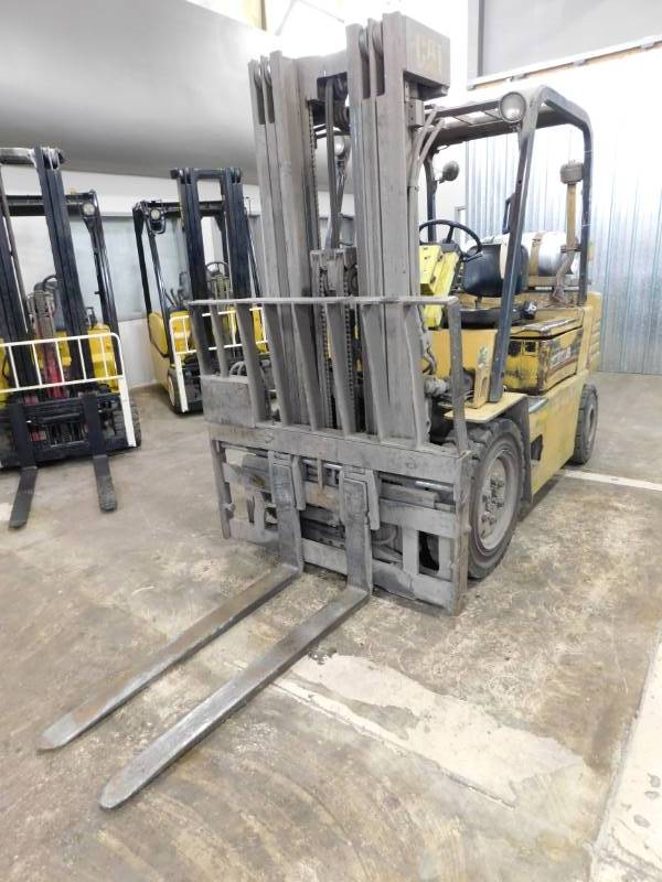 5000lb Cat V50E Forklift