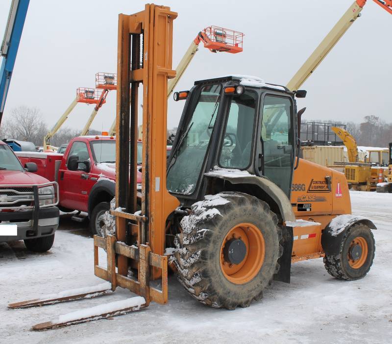 lot 2 image: Case Forklift