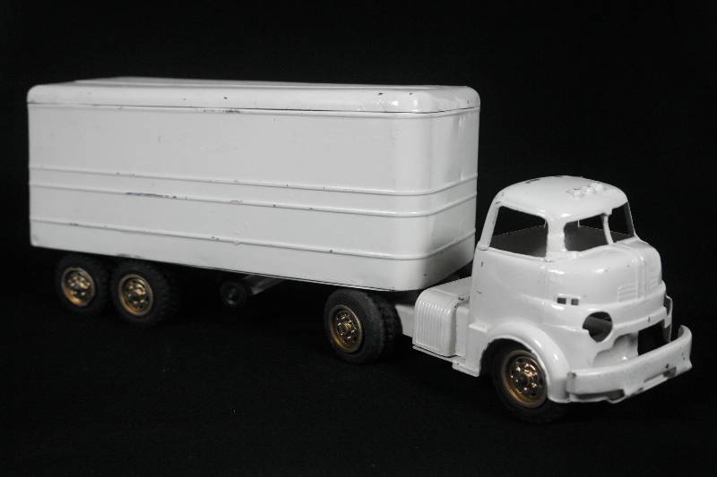 Toy Wyandotte Semi-Tractor &amp Trailer