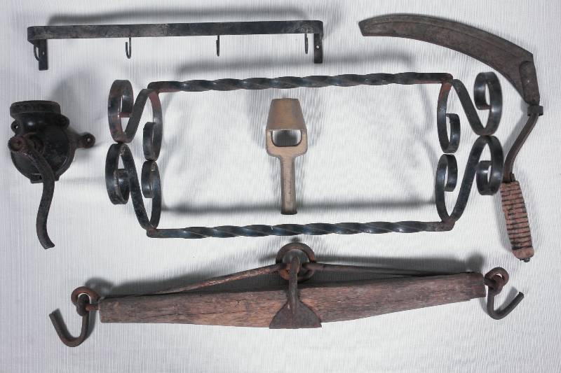 Antique Hoist Spreader, Small Scythe, License plate and many other items