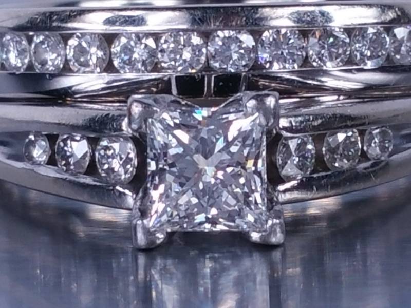 1.1 CT Princess Cut Wedding Set Surrounded in Round Cut Diamonds in 14k Gold - IGI Certified