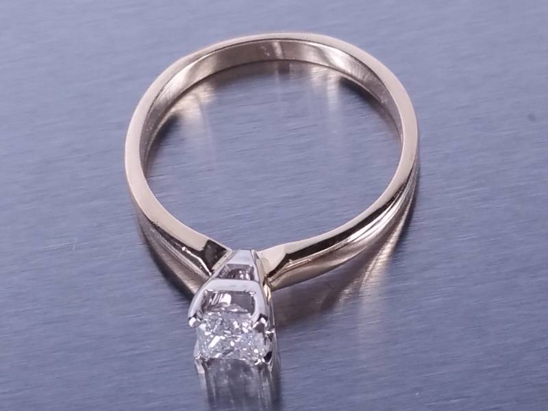 12 CT Princess Cut Solitaire in 14k Yellow Gold