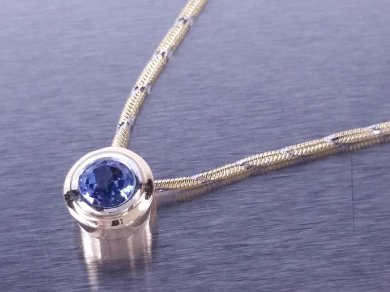 Tanzanite Pendant in Designer 14k Gold