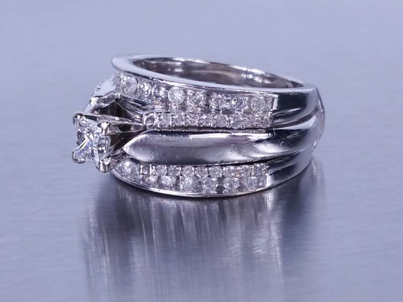 Diamond Ring in 14k White Gold - Certified