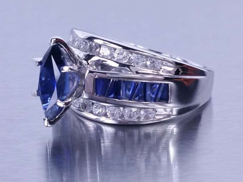 Ladies Beautiful Blue Sapphire Dinner Ring