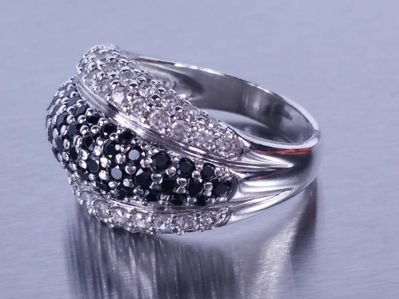 Beautiful Onyx Dinner Ring in Sterling Silver