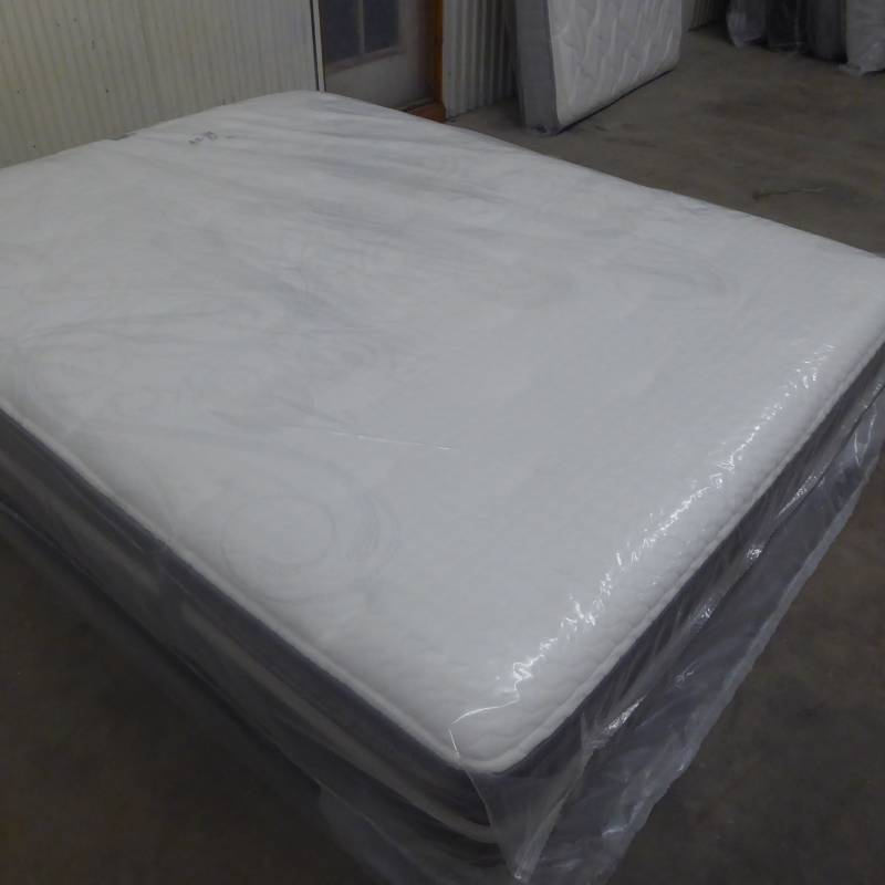lot 7 image: Brand New Beautyrest Recharge World Class Keaton 13 Luxury Firm Queen Mattress