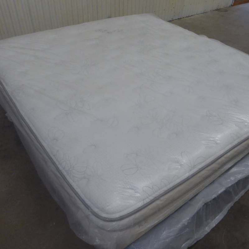 lot 16 image: Brand New The Bed By Aireloom Hand Stitched Luxury Pillow Top King Mattress