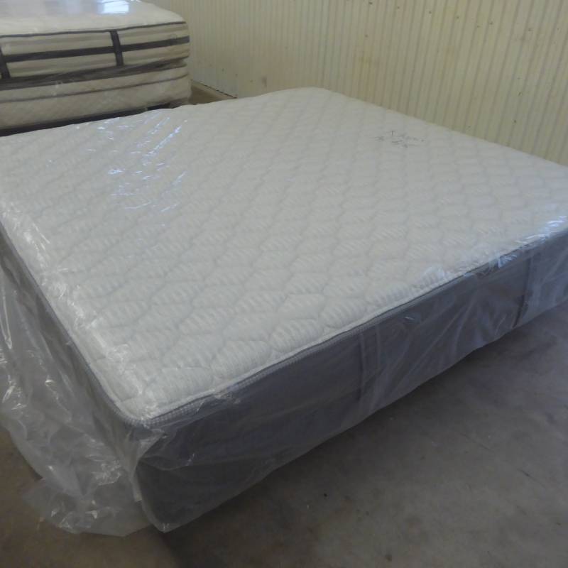 lot 17 image: Brand New Masterpiece by Serta Henry Extra Firm King Mattress