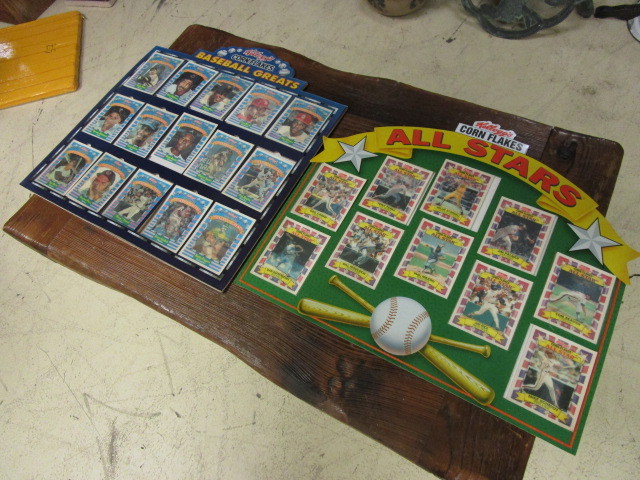 lot 703 image: VINTAGE KELLOGGS BASEBALL CARD SETS WDISPLAY