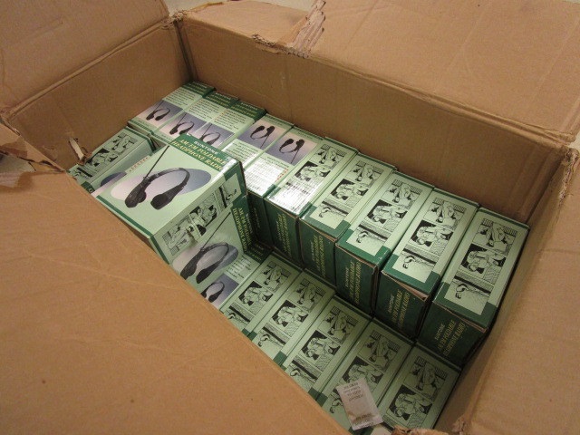 lot 707 image: 35 BRAND NEW HEADPHONE RADIOS