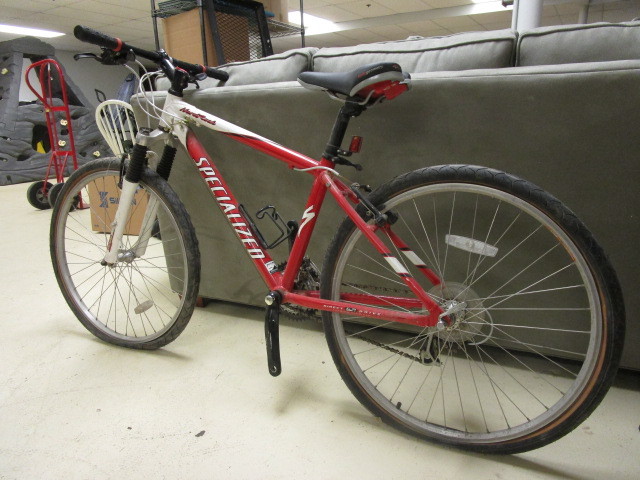 lot 711 image: GIANT BICYCLE