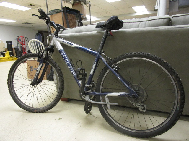 lot 713 image: TREK BICYCLE