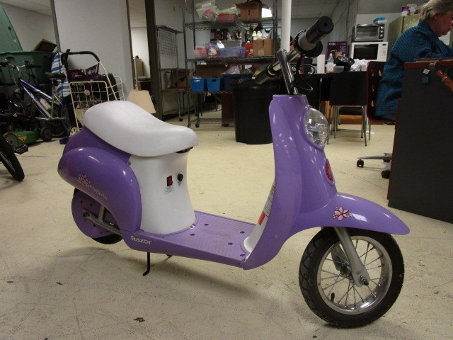 lot 716 image: RAZOR ELECTRIC SCOOTER