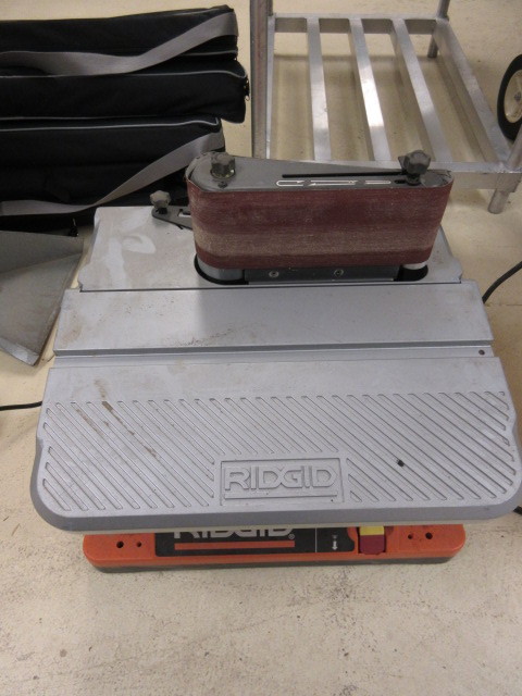 lot 738 image: RIGID BELT SANDER