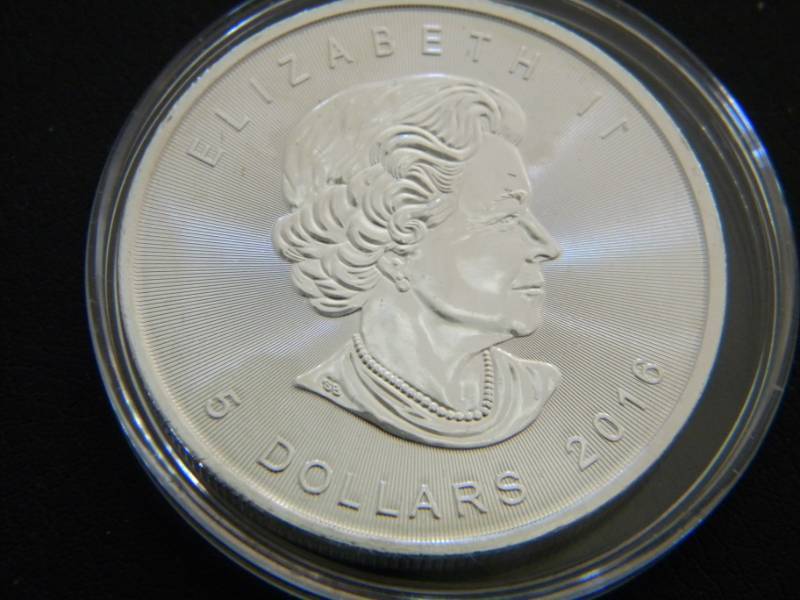 2016 Canada 5 Dollar - 1 Troy Oz. Fine (.999) Silver