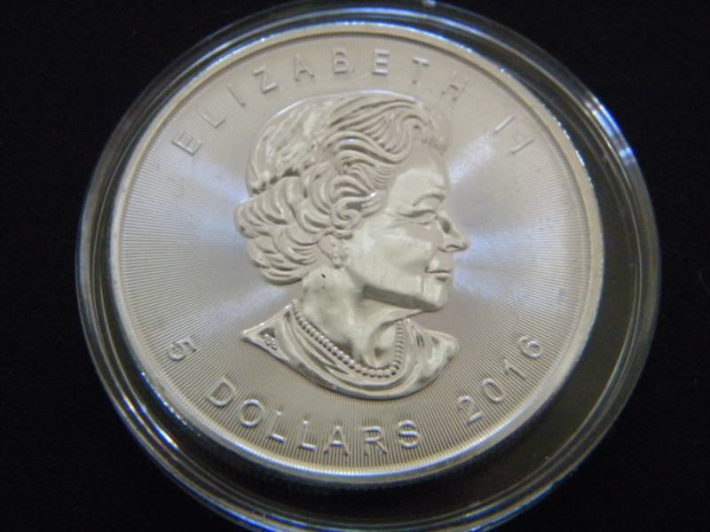 2016 Canada 5 Dollar - 1 Troy Oz. Fine (.999) Silver